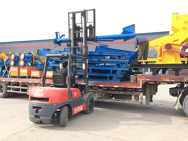 鹽城輪胎粉碎機生產線發貨現場